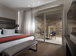 Holiday Suites