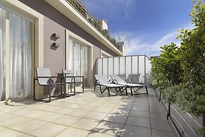 Holiday Suites