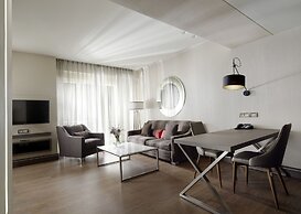 Holiday Suites