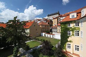 Hotel At the Green Grape