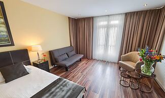 Hotel Chariot
