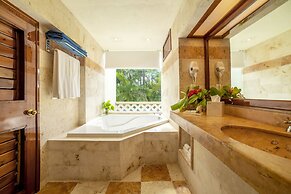 Mayaland Hotel & Bungalows