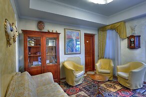 Russo Palace Hotel