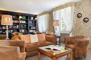 Logis Le Domaine De Valaudran