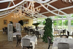 Logis Le Domaine De Valaudran