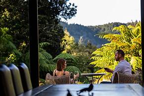 Treetops Lodge & Estate