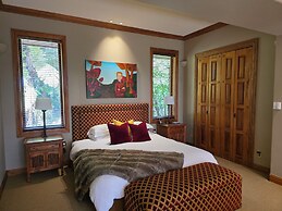 Treetops Lodge & Estate