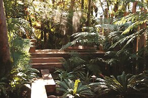 Treetops Lodge & Estate