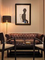 H10 White Suites