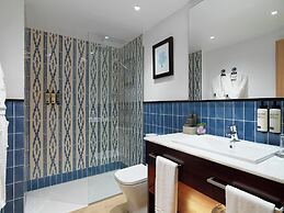 H10 White Suites