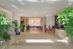 H10 White Suites