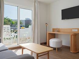 H10 White Suites