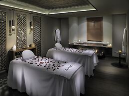 H10 White Suites