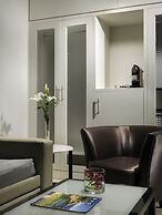 H10 White Suites