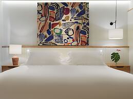 H10 White Suites