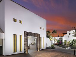 H10 White Suites