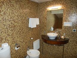 Dona Hotel