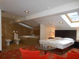 Dona Hotel