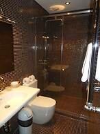 Dona Hotel