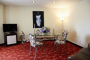 Dona Hotel
