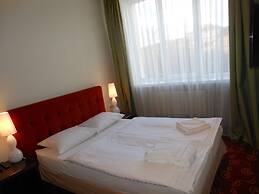 Dona Hotel