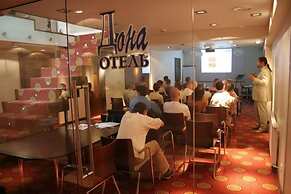 Dona Hotel
