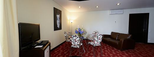 Dona Hotel