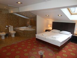 Dona Hotel