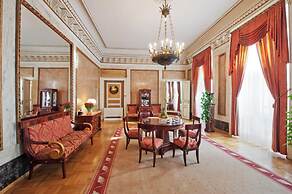 Grand Hotel