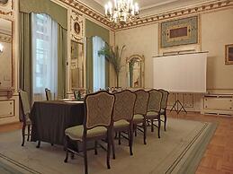 Grand Hotel
