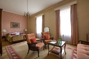 Grand Hotel