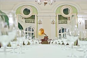 Grand Hotel