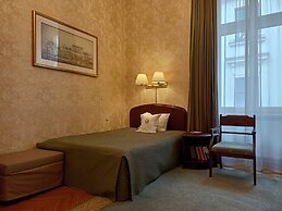 Grand Hotel