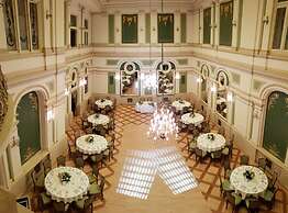 Grand Hotel