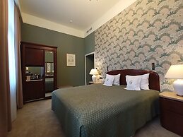 Grand Hotel