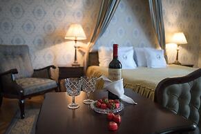 Grand Hotel