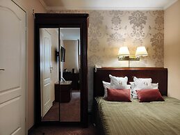 Grand Hotel