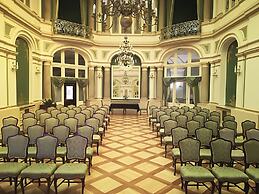 Grand Hotel