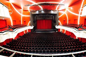Hotel Deutsches Theater Downtown