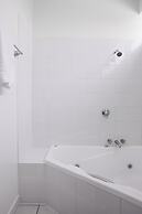 U Studios Paraparaumu, SureStay Collection by BW
