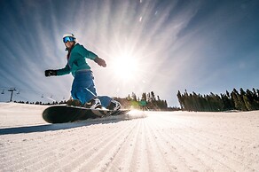 Panorama Mountain Resort - Ski Tip Tamarack Condos