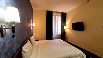 Ararat Hotel