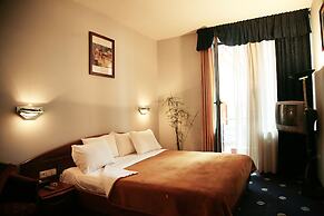 Ararat Hotel
