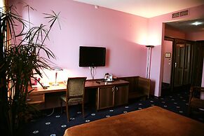 Ararat Hotel