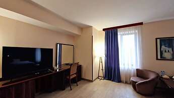 Ararat Hotel