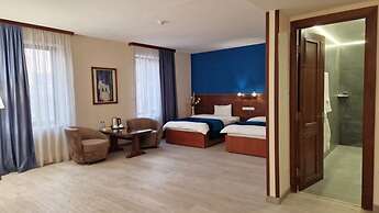 Ararat Hotel