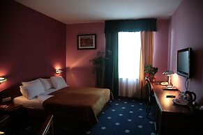 Ararat Hotel