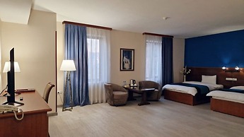 Ararat Hotel