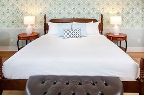 Breakwater Inn