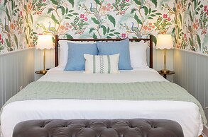 Breakwater Inn
